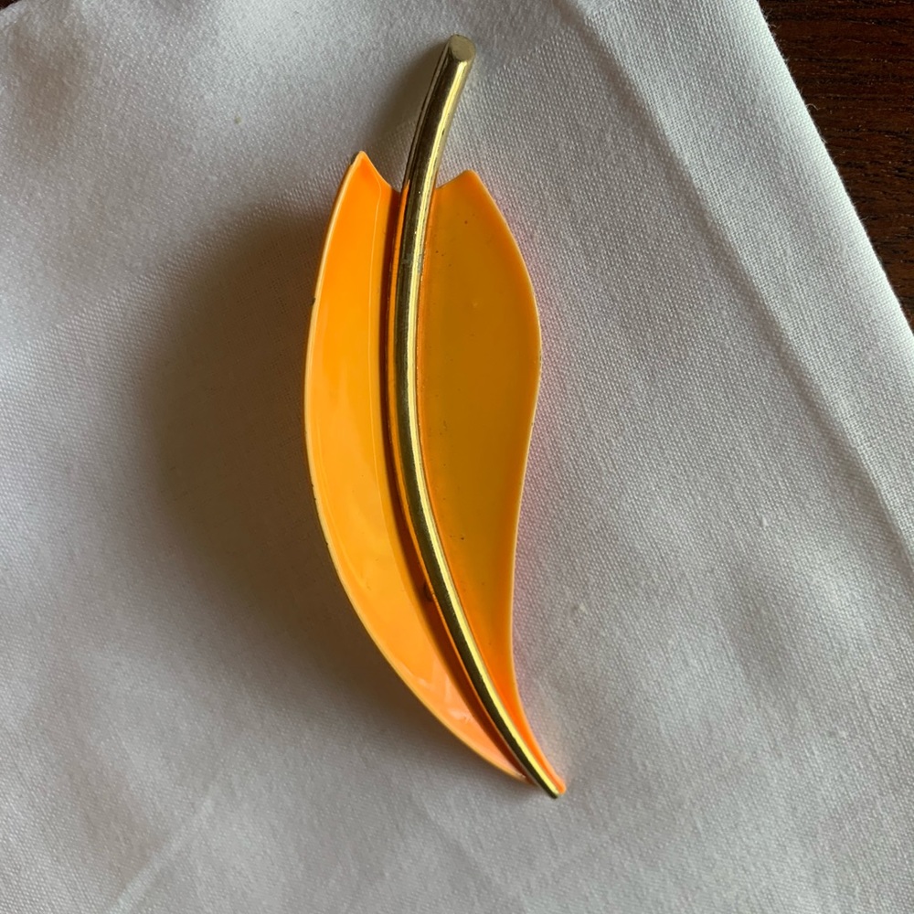 Vintage Feather Brooch Pin